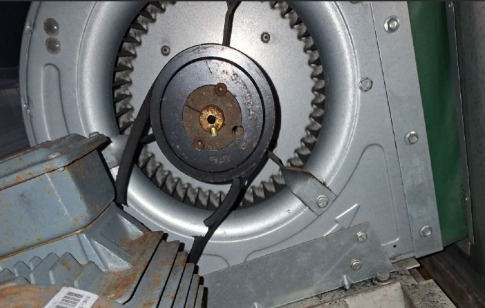 如何更换空调内部吊机皮带